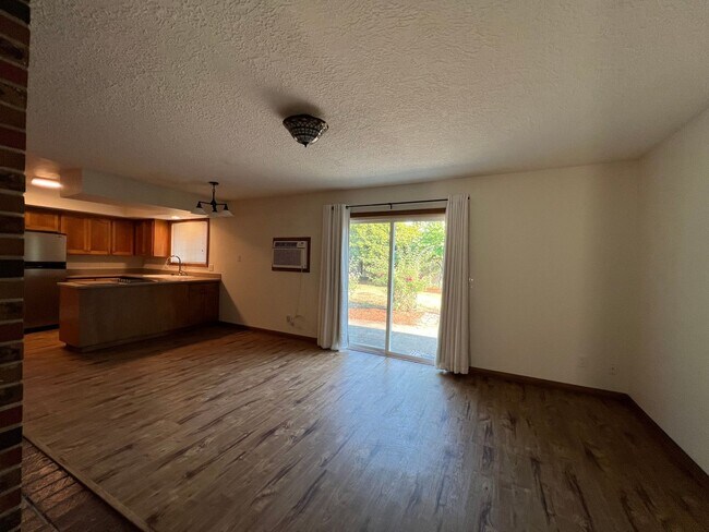 Building Photo - 5005 Eureka Way