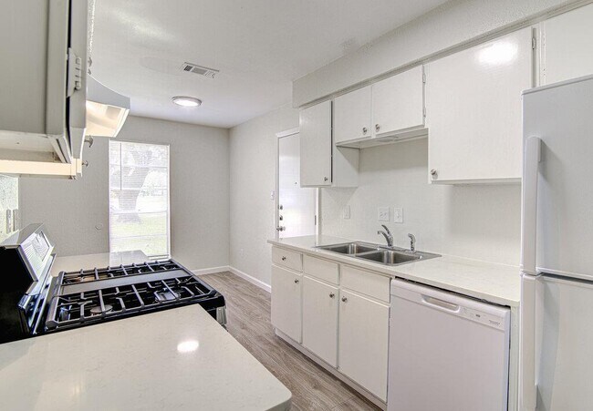 Building Photo - 5301 Indio Cir