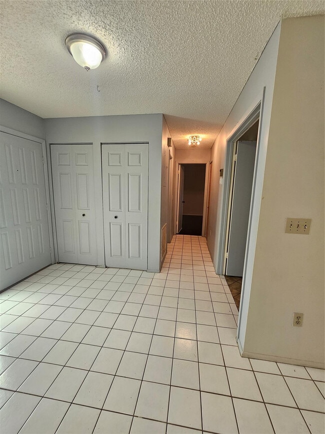 Building Photo - 263 Deerfield Ct