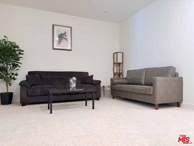 Building Photo - 13 Bedford Ct