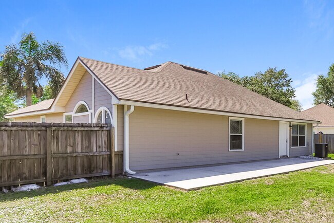 Building Photo - 12271 Cobblefield Cir N