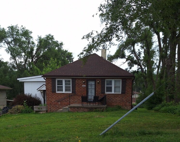 Primary Photo - 2512 N 78th Ave