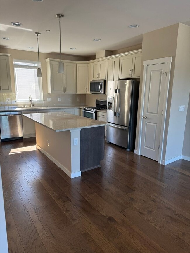 Building Photo - 3bd/2.25ba Lake Forest Park Townhome