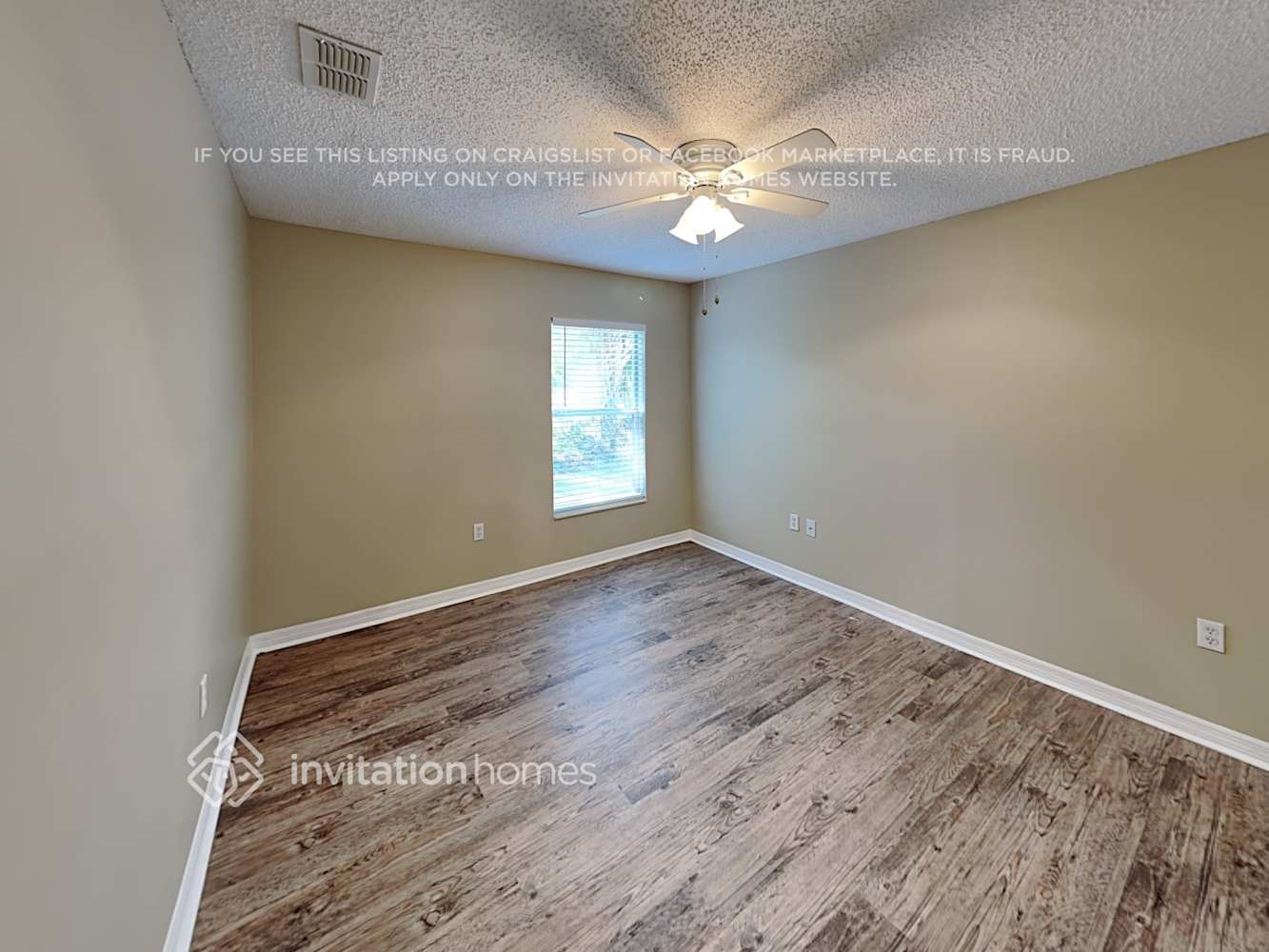 Building Photo - 2029 Needle Palm Dr
