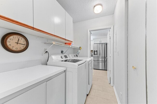 Building Photo - 6768 10th Ave N