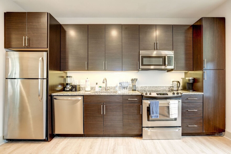 Building Photo - 10 Light St