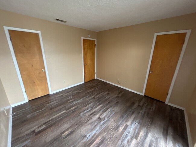 Building Photo - 1305 Willow Springs Rd