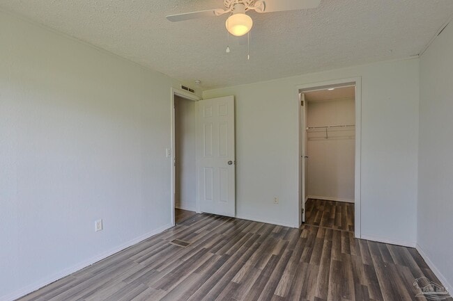 Building Photo - 6850 Bratt Rd