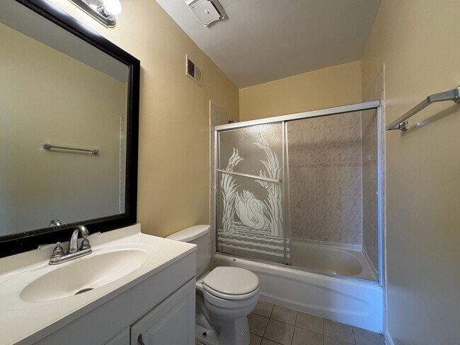 Building Photo - Beautiful 3 Bed 3 Bath Brick Townhome In Springfield Square