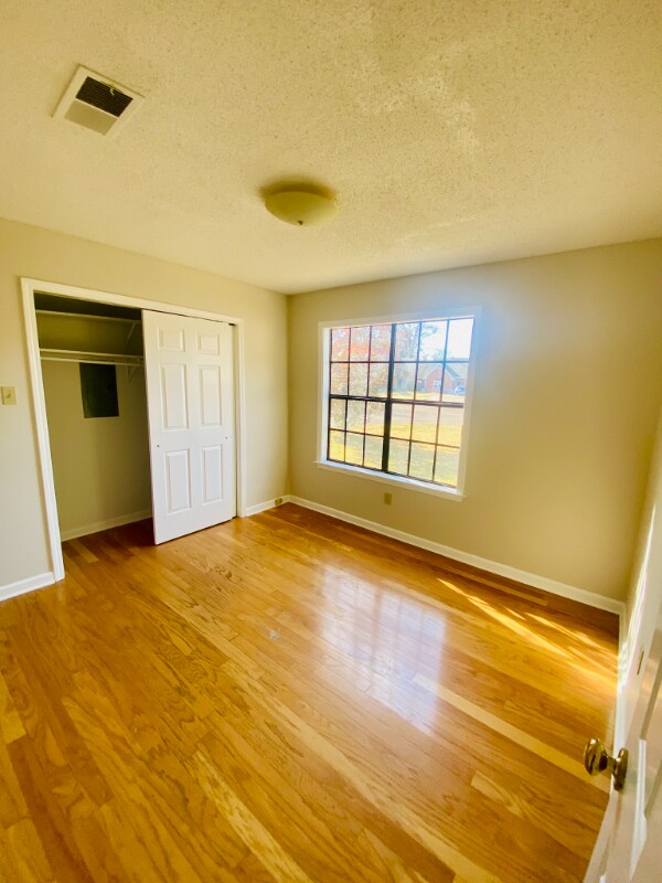 Building Photo - 1116 Hunter's Lake Dr