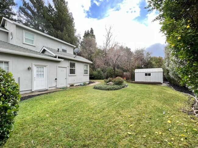 Building Photo - Custom Features, 3 Bedroom, 2 Bathroom, Napa Home