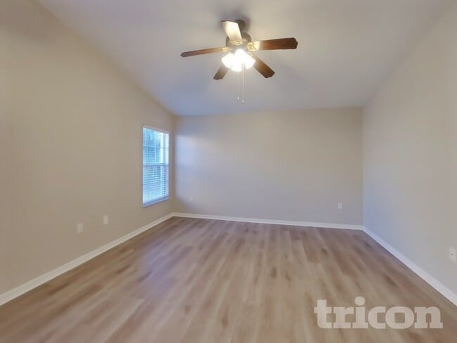 Building Photo - 2342 Sweetwater Blvd