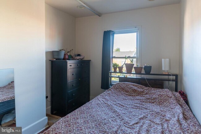 Building Photo - 1769 Frankford Ave