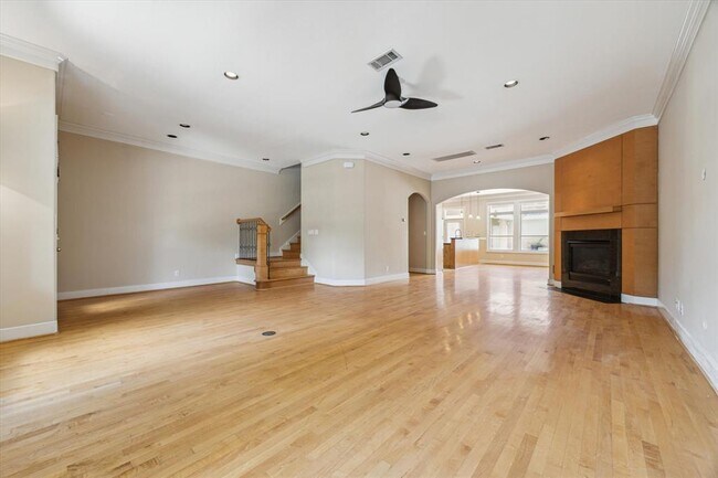 Building Photo - 5512 Val Verde St