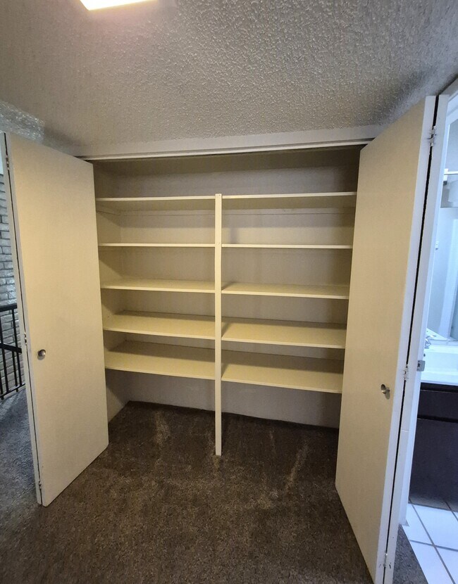 Building Photo - 5701 E Glenn St