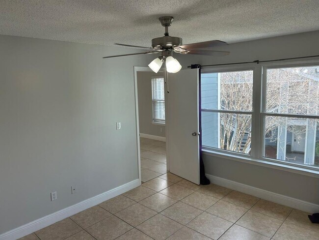 Building Photo - 727 Sugar Bay Way