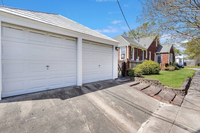 Building Photo - Beautiful Home in Desirable Ardsley Park