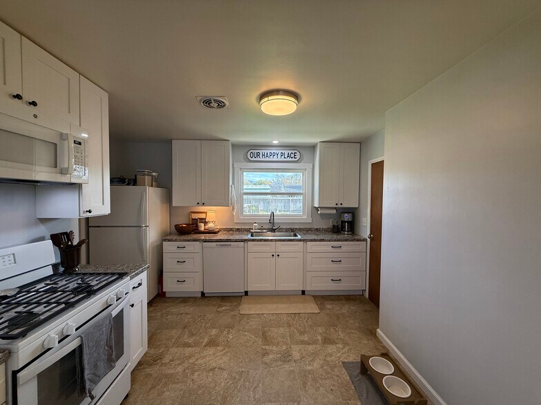 Building Photo - 227 Randolph Way