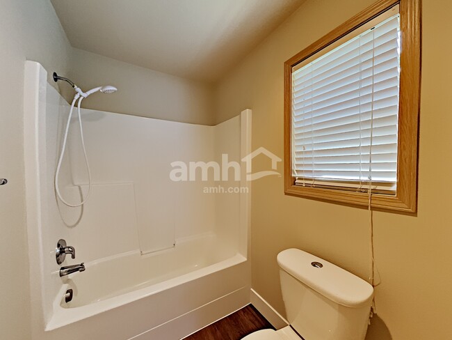 Building Photo - 2609 NE 105th Ct