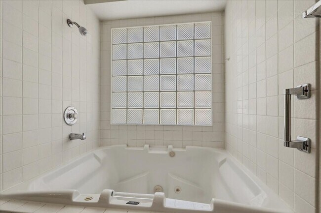 Building Photo - 1 story pool home in the North West- 3 bedroom, 2 baths