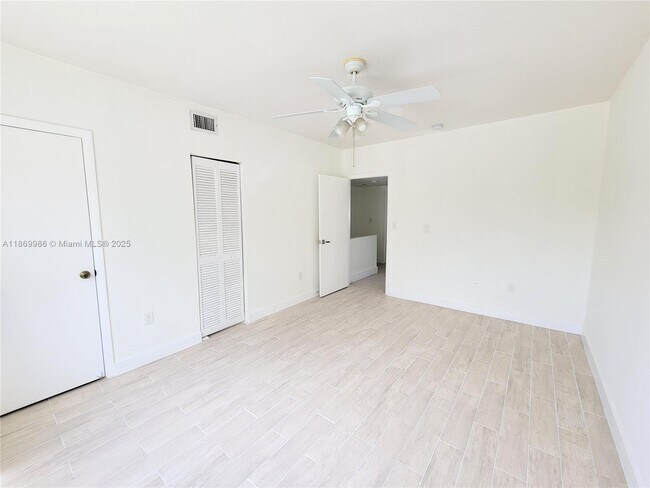 Building Photo - 483 NW 84th Ln