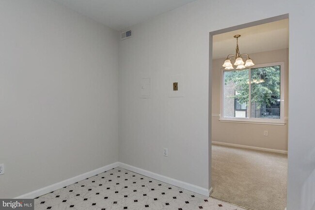 Building Photo - 9708 Kingsbridge Dr