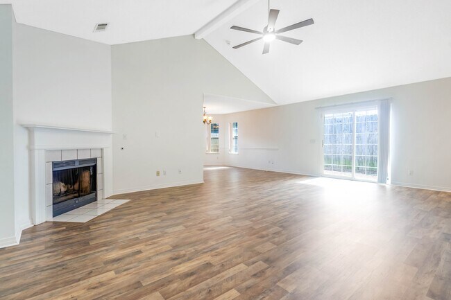 Building Photo - 873 Brande Ct