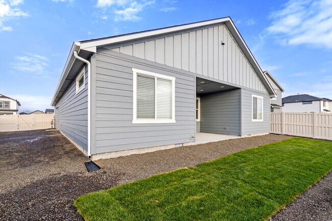 Building Photo - 7565 W Itasco Dr