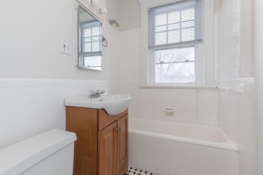 Building Photo - 20 Langdon St