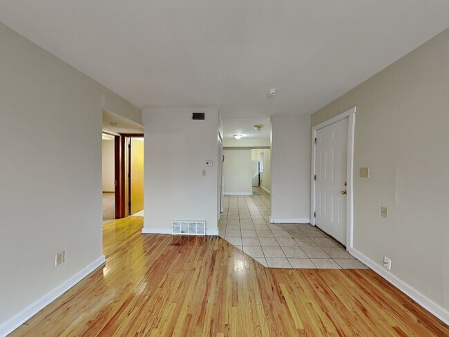 Building Photo - 331 E 18th Ave