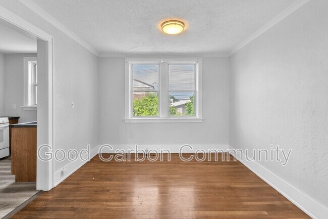 Building Photo - 2106 Delaware Ave
