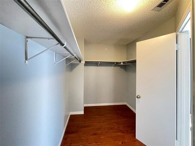 Building Photo - 2516 Stapleford Dr