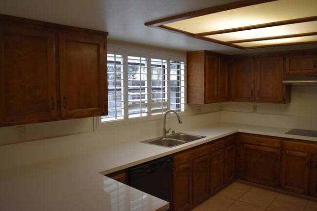 Building Photo - 4727 E Alamos Ave