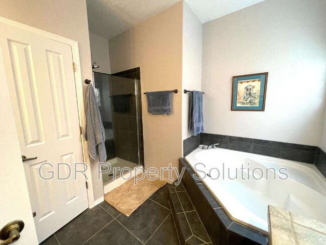 Building Photo - 13208 Pine Forest Pl NE