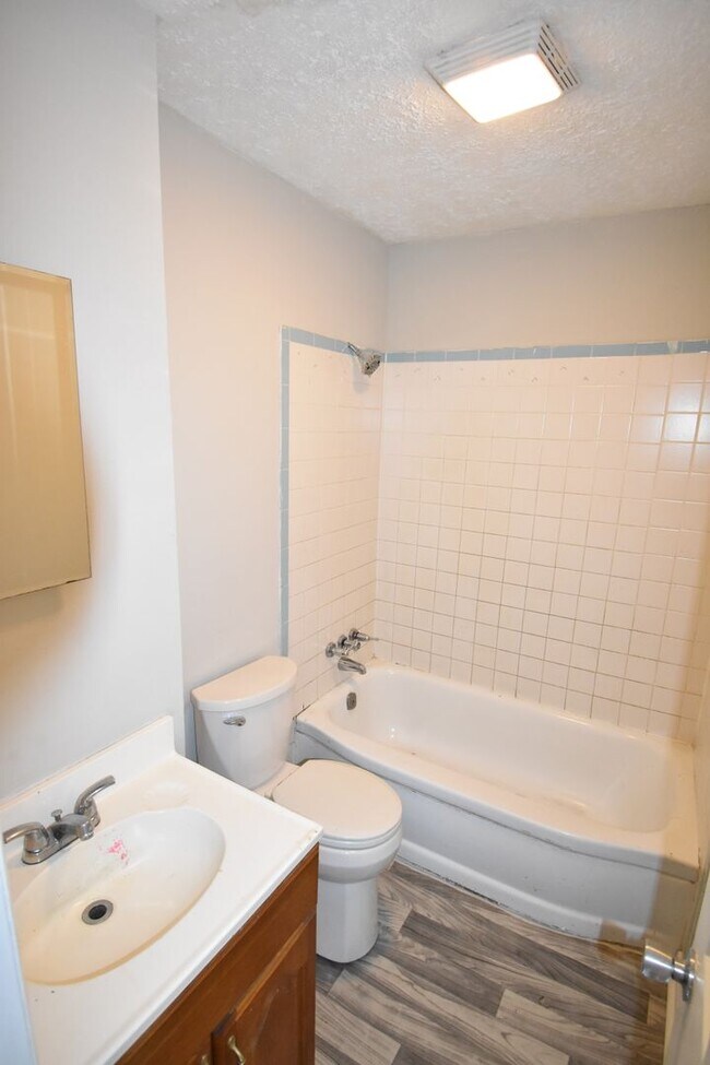 Building Photo - Coming Soon! 3 Bedroom and 1 Bath Home (Pets Considered)