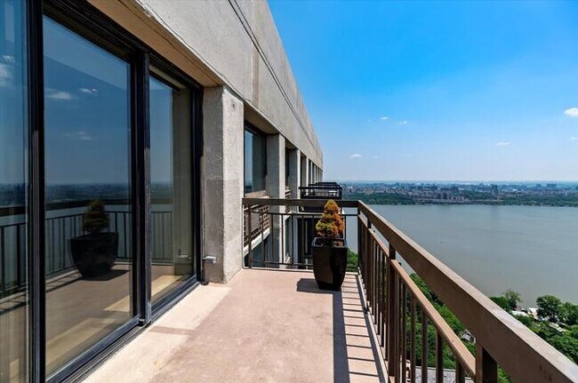 Building Photo - Palisade