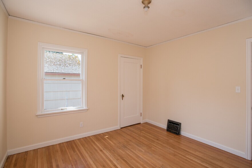 Bedroom on main floor - 2628 Northeast Ainsworth Street