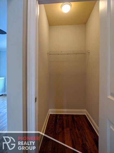 Building Photo - 736 W Addison St