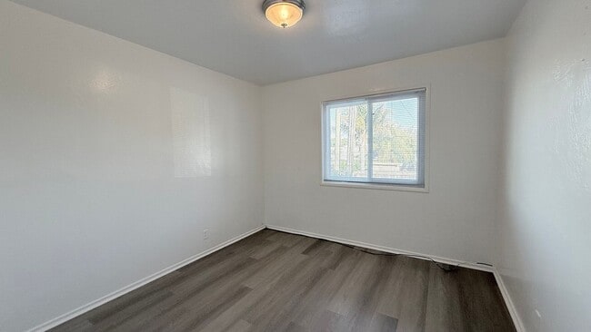 Building Photo - 922 Fargo Ave