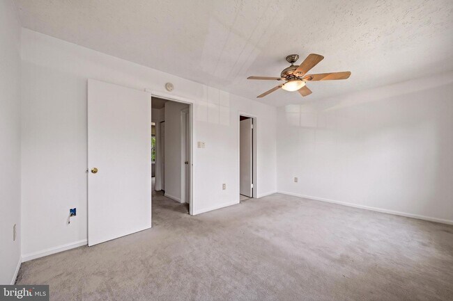 Building Photo - 16 Meadowside Ct