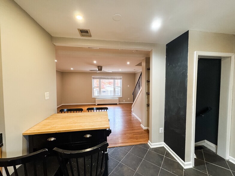 Building Photo - 2963 Sycamore St