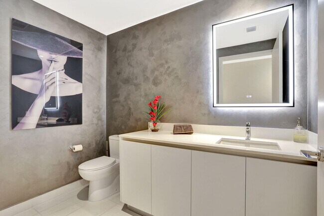 Building Photo - 1116 N Ocean Blvd