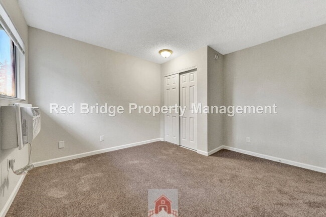 Building Photo - 17036 NE Oregon St