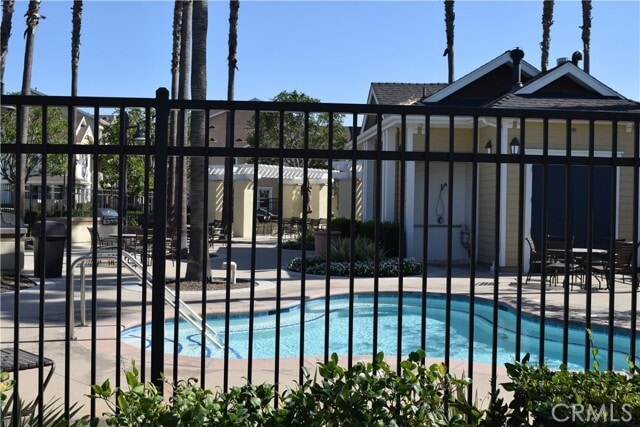 Building Photo - 303 Silk Tree