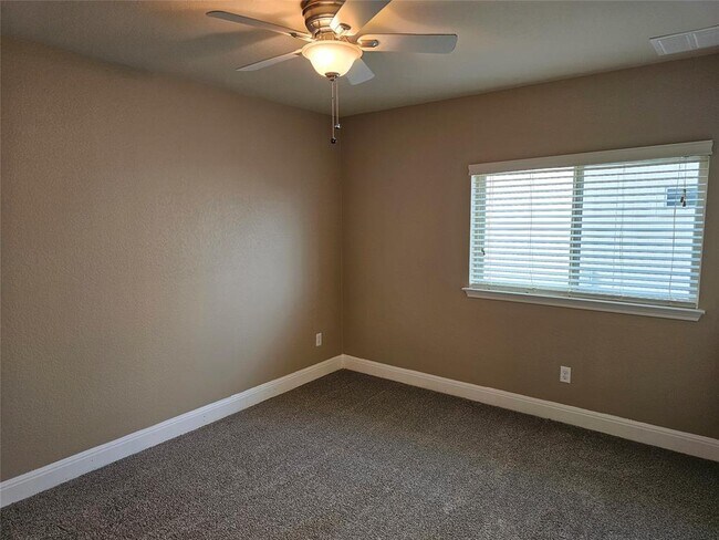 Building Photo - 413 Drystone Trail