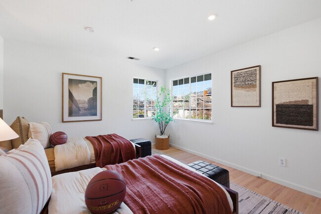 Building Photo - 15 Aaron Dr