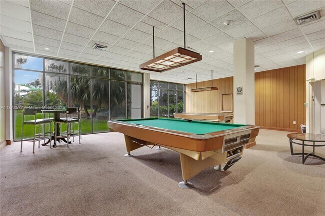 Building Photo - 20100 W Country Club Dr