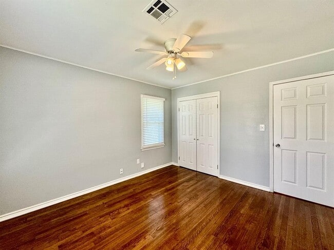 Building Photo - 9519 Stratford Dr