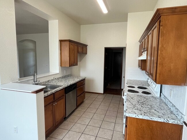 Building Photo - Beautiful Home in Edmond Community