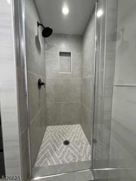 Building Photo - 13 N Ave E